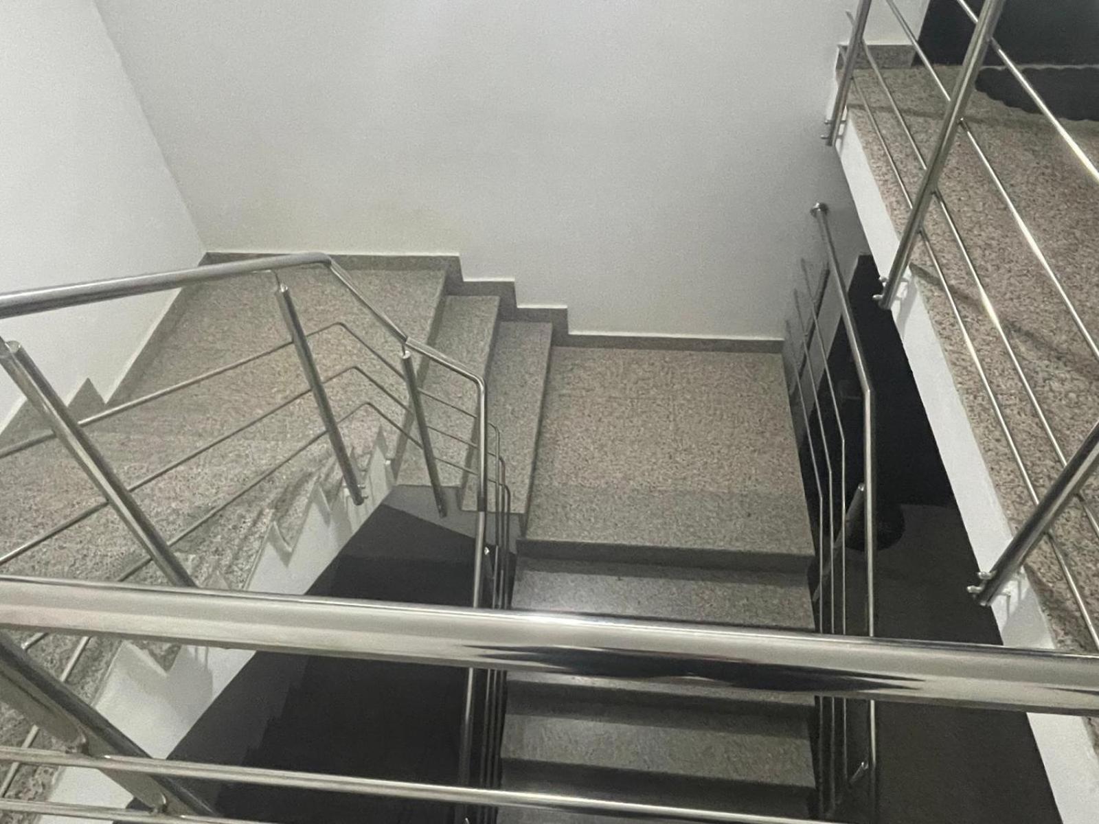 Apartament 2 Camere Tirgu Jiu ทาร์กู จิอู ภายนอก รูปภาพ