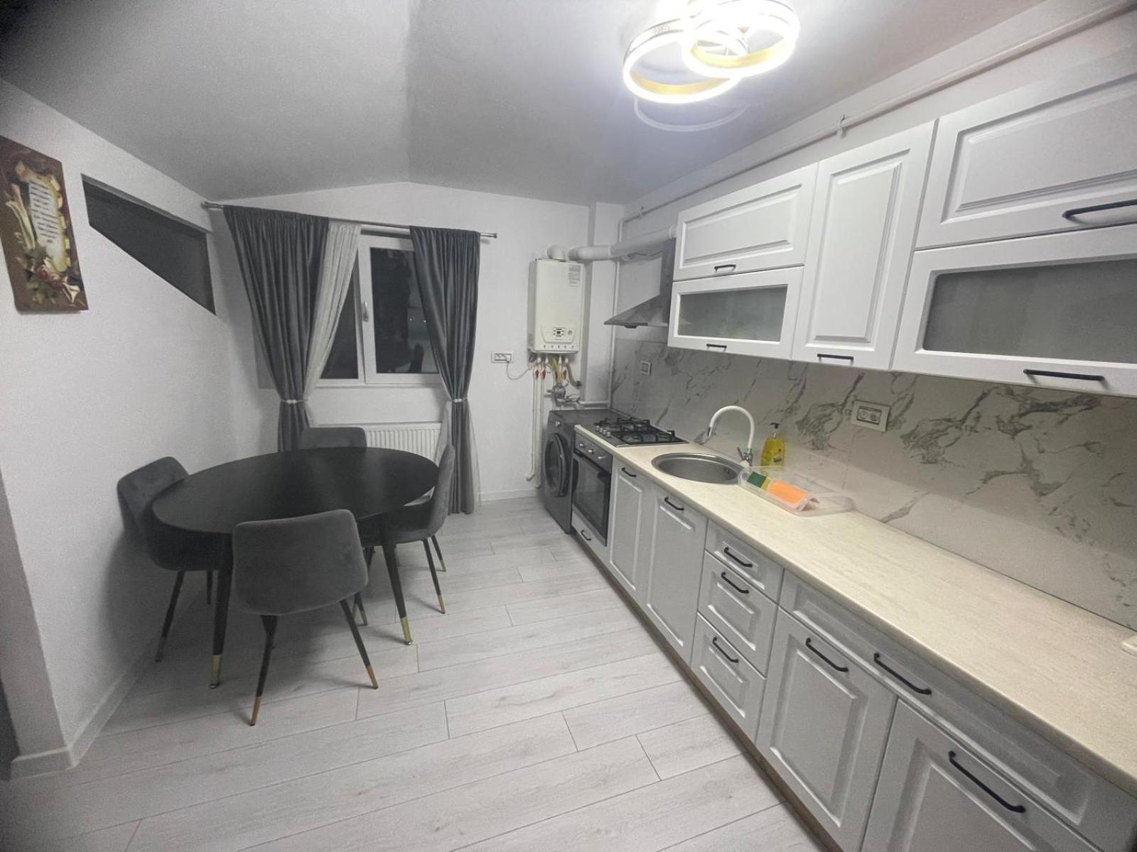 Apartament 2 Camere Tirgu Jiu ทาร์กู จิอู ภายนอก รูปภาพ