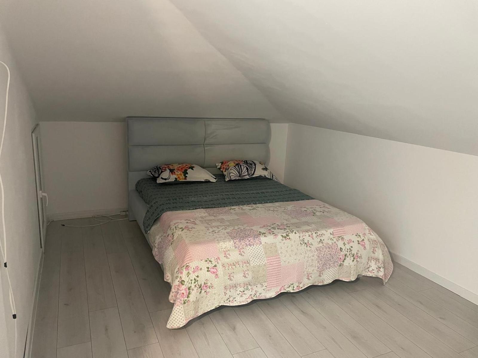 Apartament 2 Camere Tirgu Jiu ทาร์กู จิอู ภายนอก รูปภาพ