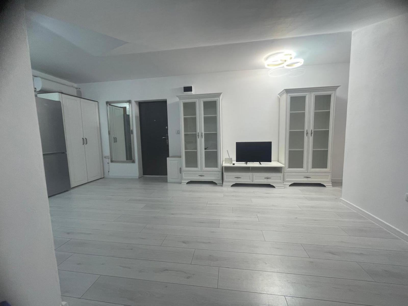 Apartament 2 Camere Tirgu Jiu ทาร์กู จิอู ภายนอก รูปภาพ