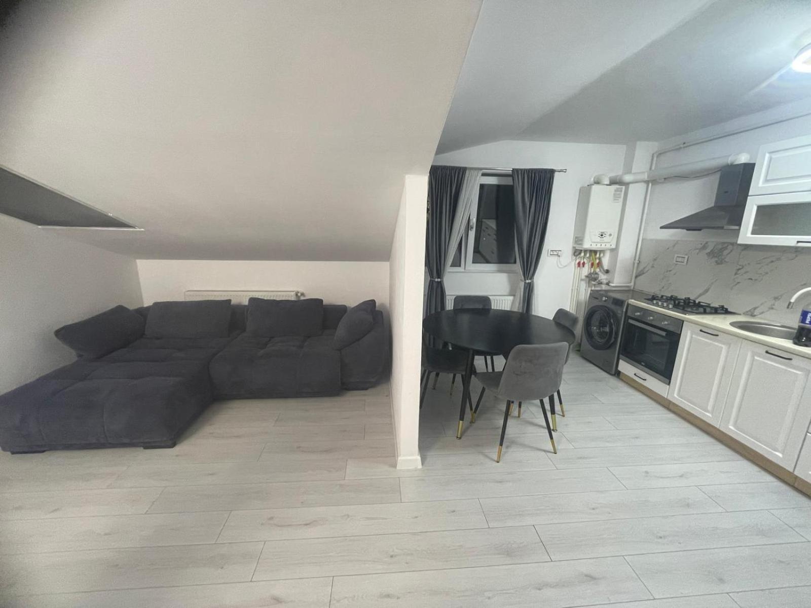 Apartament 2 Camere Tirgu Jiu ทาร์กู จิอู ภายนอก รูปภาพ